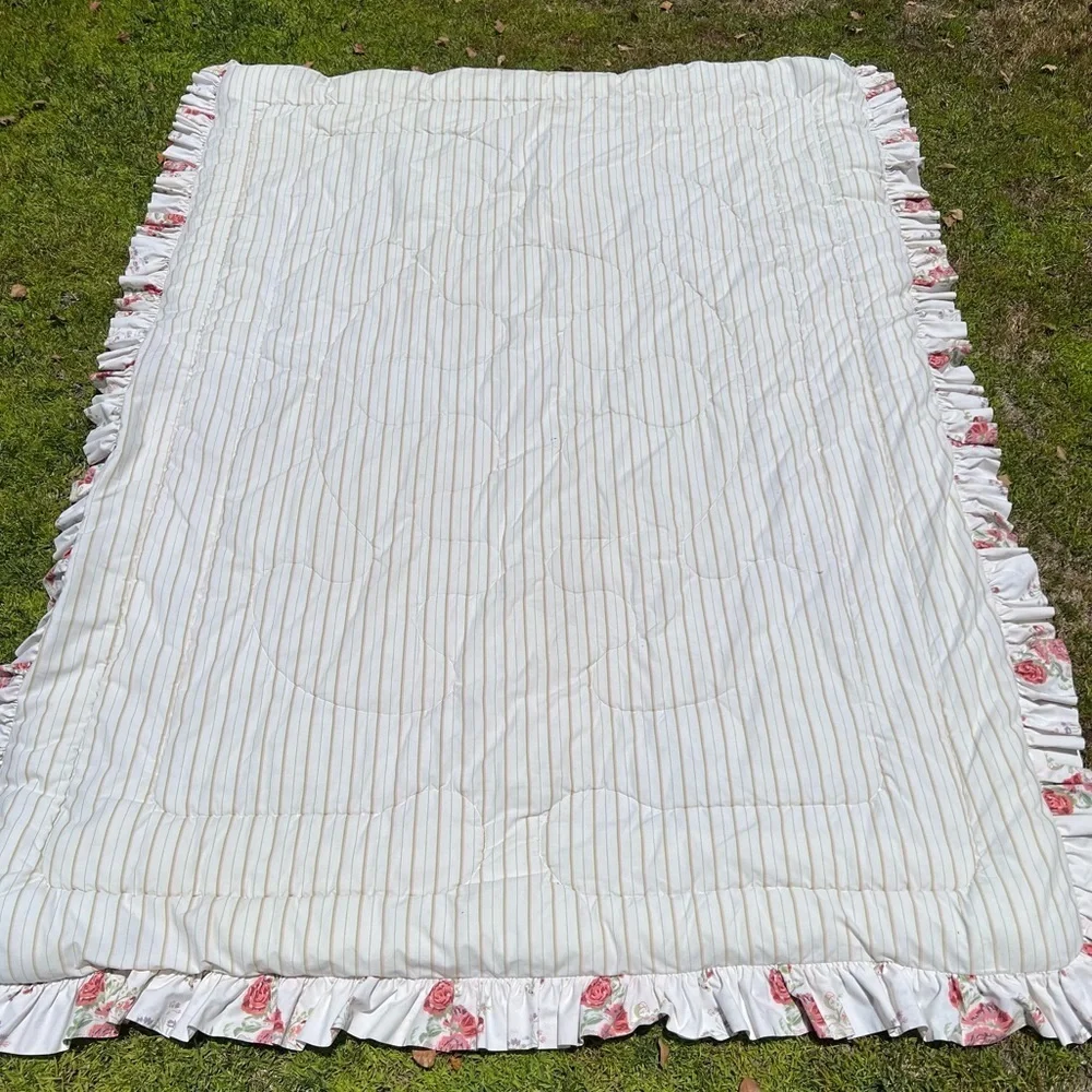 VTG 90s Laura Ashley Reversible Ruffled Twin Comforter Cottage Floral Stripe USA